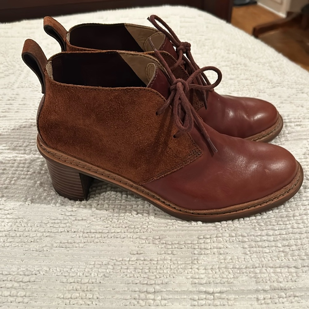 Clark Size 9.5 Women’s Booties Suede and Leather